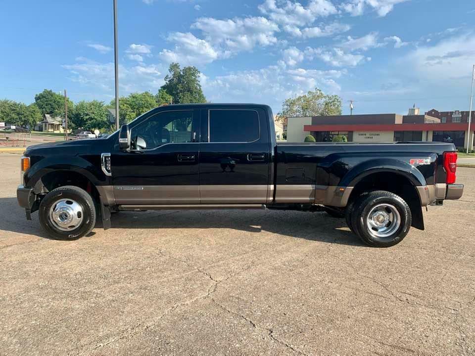 loaded with goodies 2017 Ford F 350 Powerstroke Diesel offroad