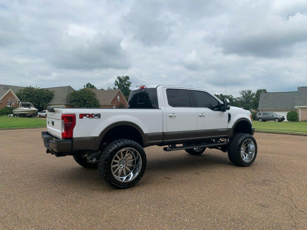 well maintained 2017 Ford F 250 KING RANCH offroad