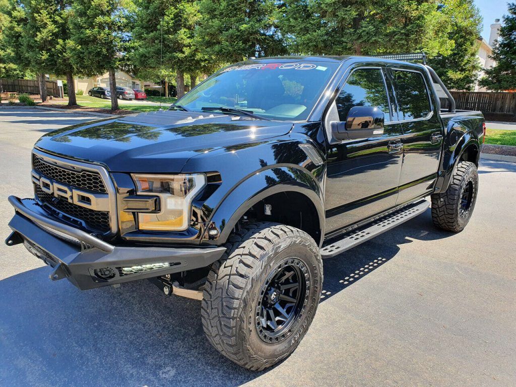 low miles 2018 Ford F 150 Raptor Supercrew offroad