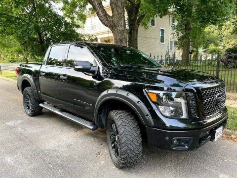 Midnight Edition 2018 Nissan Titan SV offroad for sale
