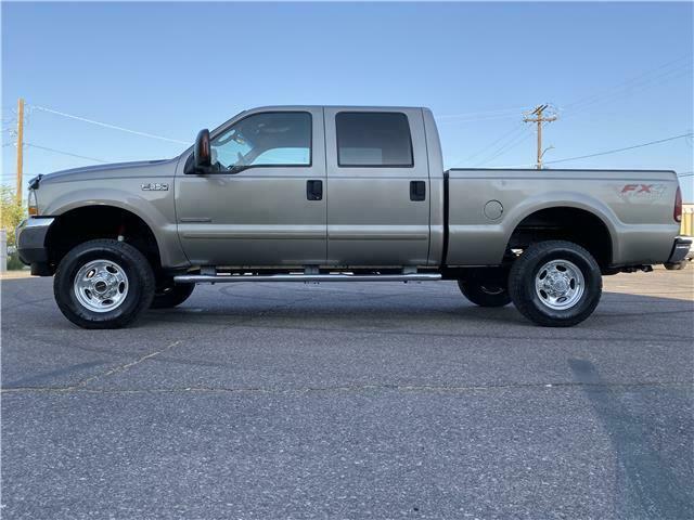 fully loaded 2003 Ford F 350 Lariat offroad