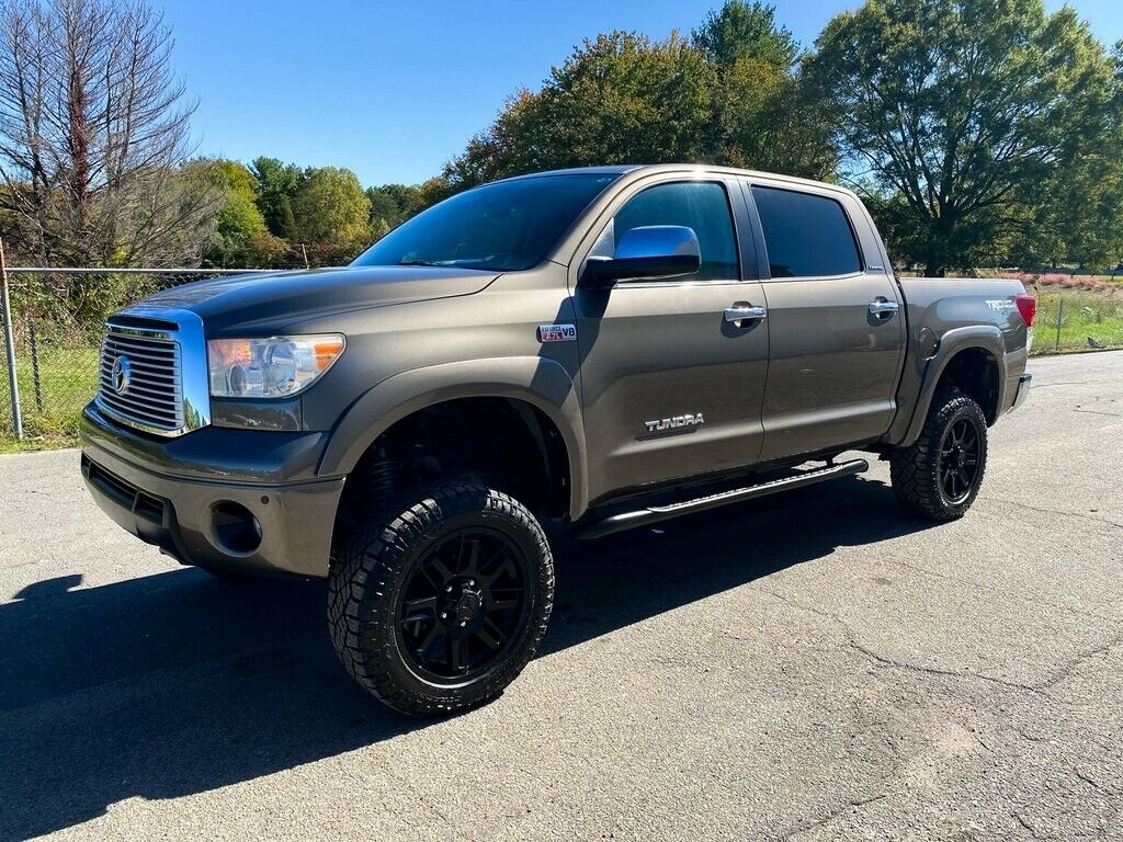 very nice 2013 Toyota Tundra Limited offroad