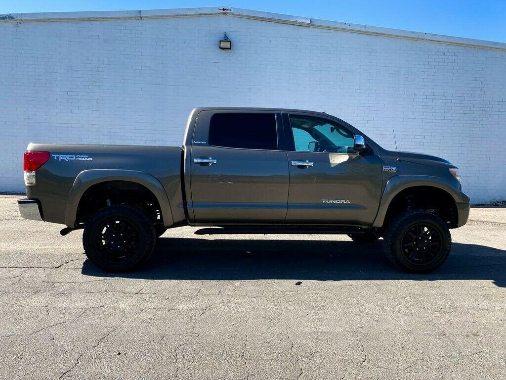 very nice 2013 Toyota Tundra Limited offroad