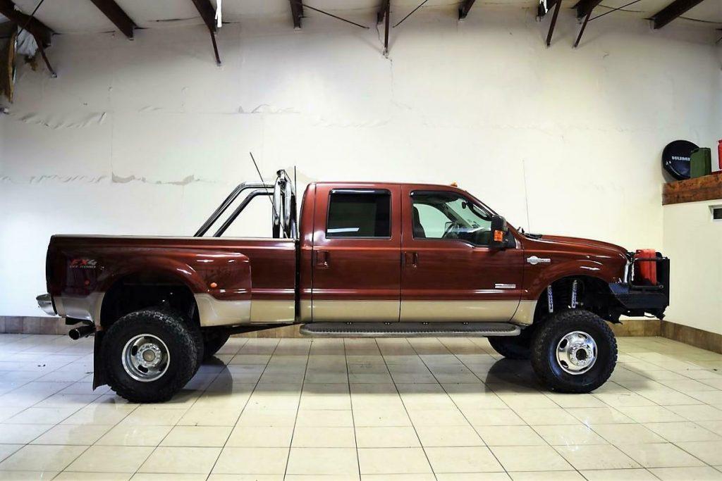 loaded 2005 Ford F 350 King Ranch offroad