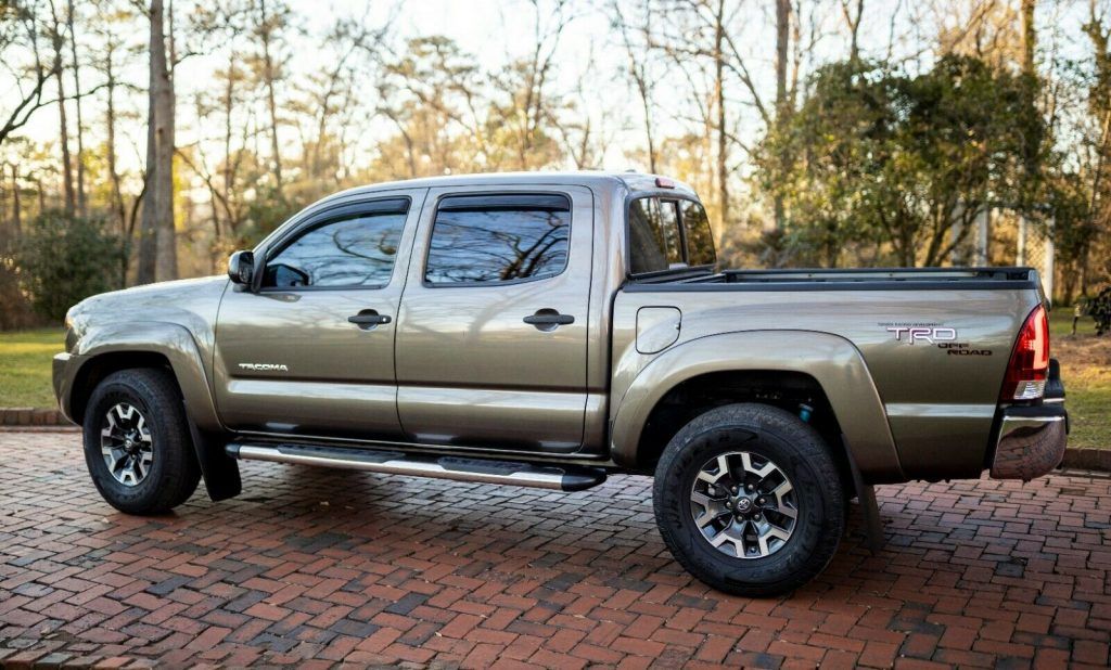 2010 Toyota Tacoma SR5 offroad [well miantained and deatiled]