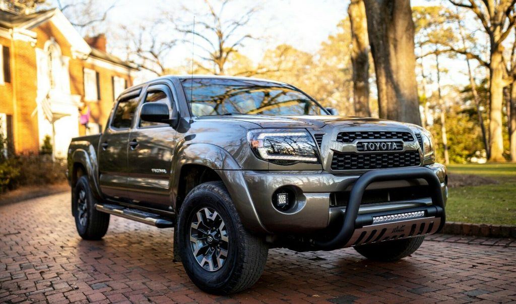 2010 Toyota Tacoma SR5 offroad [well miantained and deatiled]