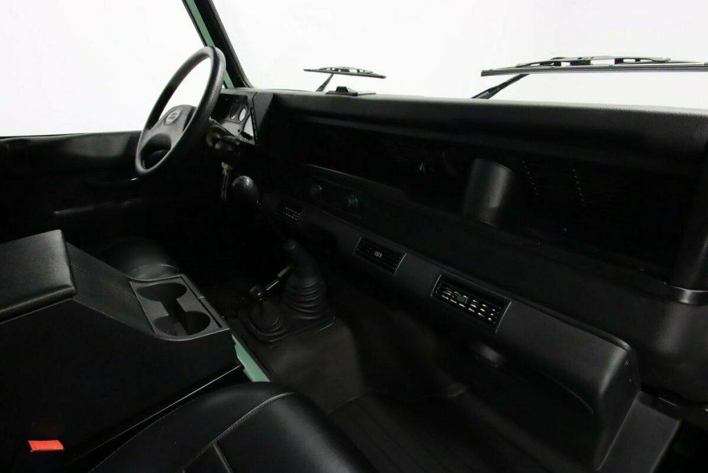 1991 Land Rover Defender offroad [fully restored]