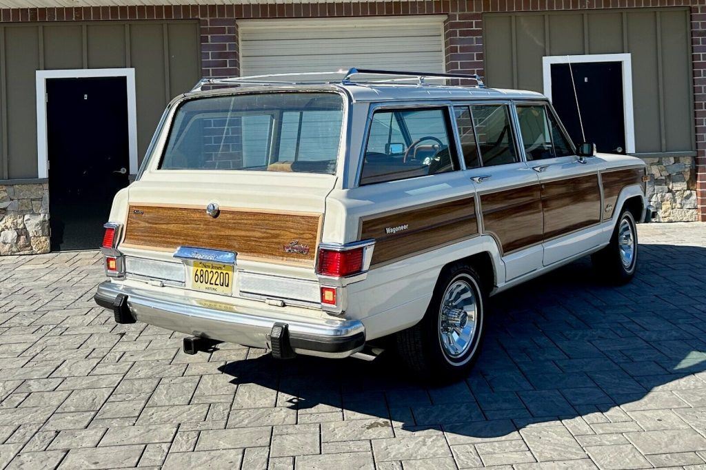 1982 Jeep Wagoneer Limited offroad [pristine shape]