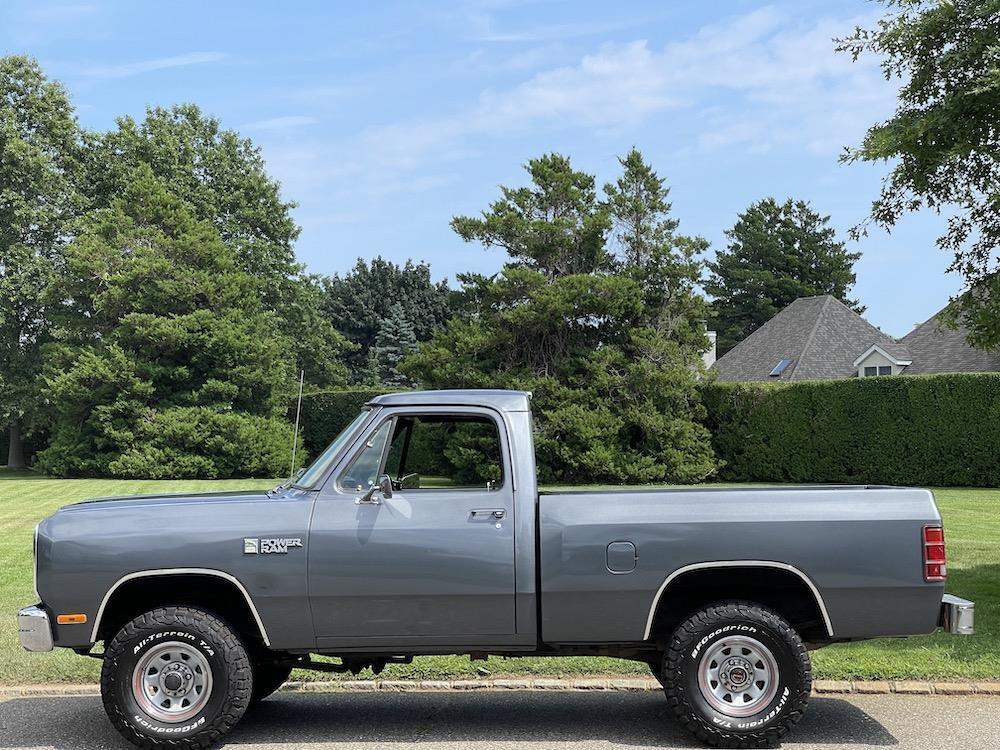 1988 Dodge Ram W100 offroad [rare shortbed]