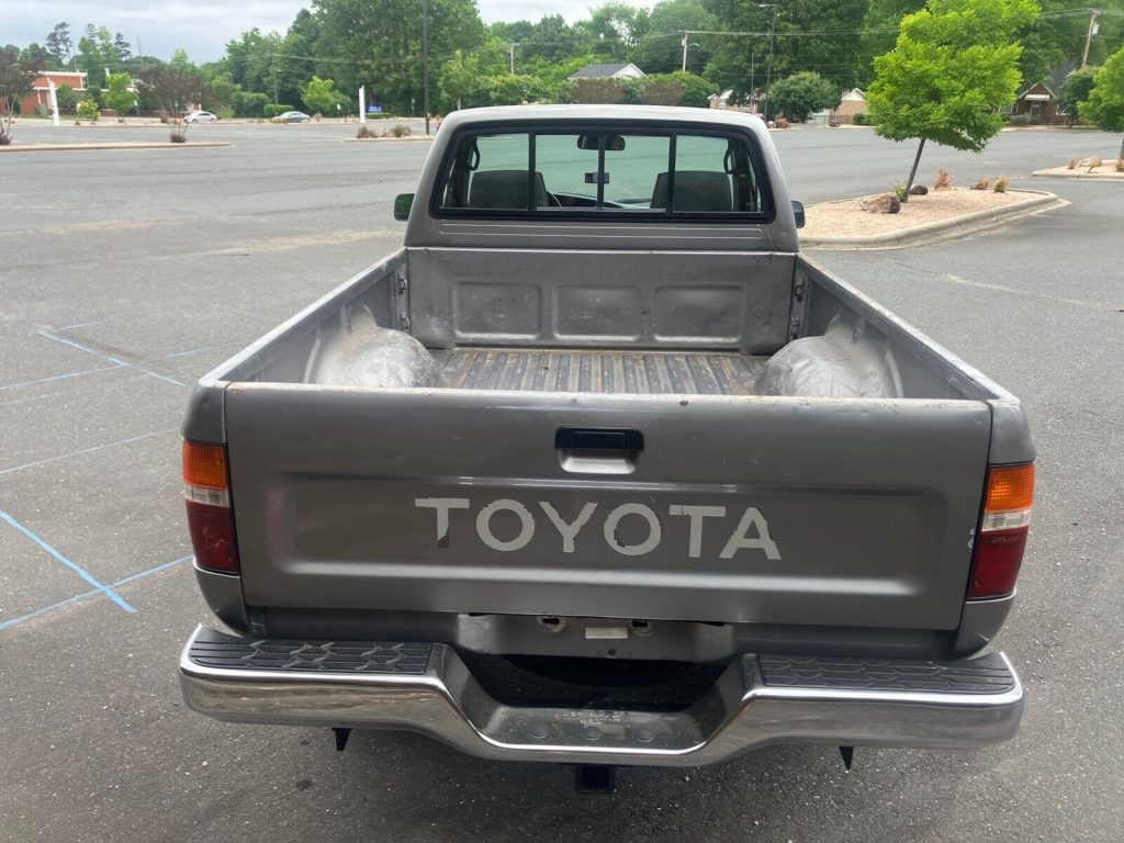 1993 Toyota Pickup 1/2 ton offroad [super cool truck]