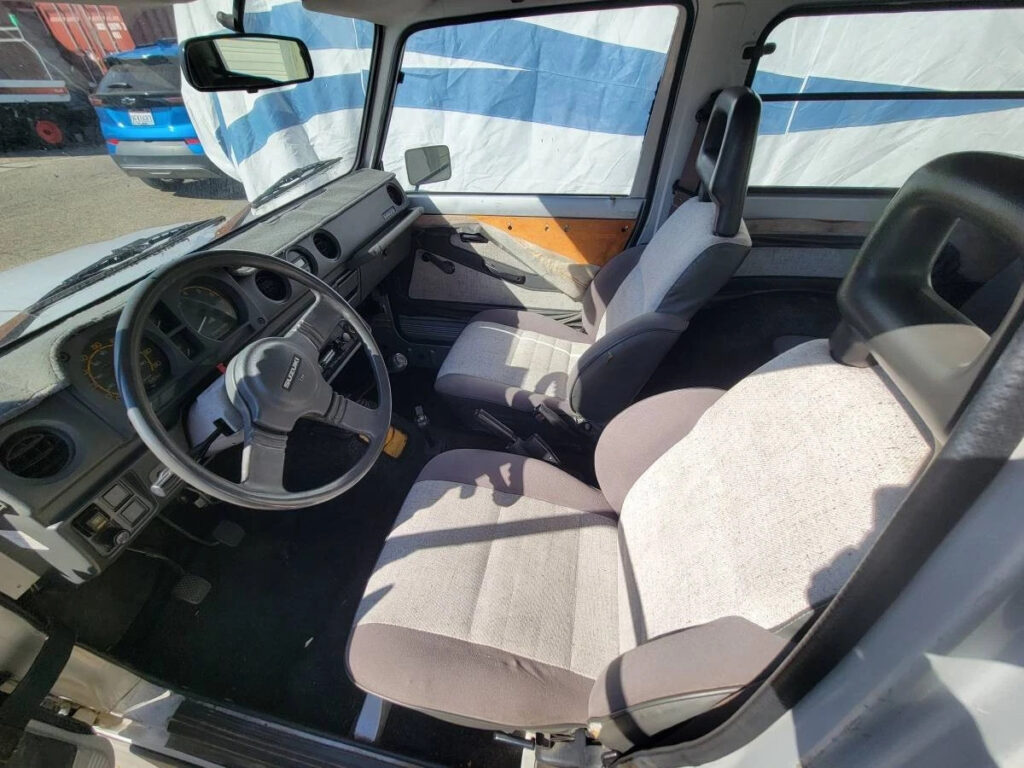 1986 Suzuki Samurai 1.3L 5 Speed 4X4 AC