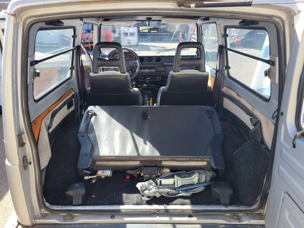 1986 Suzuki Samurai 1.3L 5 Speed 4X4 AC