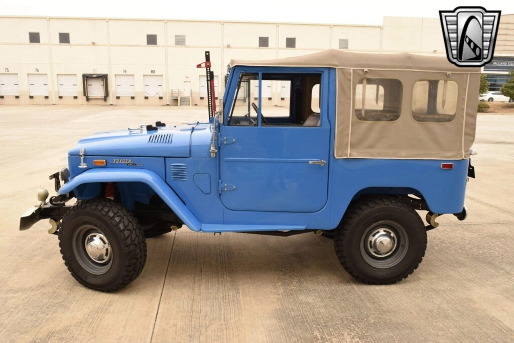 Blue 1974 Toyota FJ40 I6 4-Speed Manual