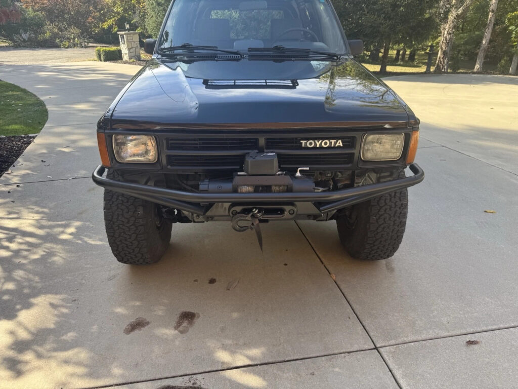 1988 Toyota 4runner SUV Black 4WD Manual SR5