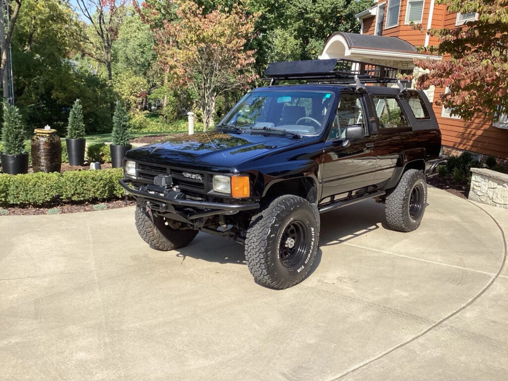 1988 Toyota 4runner SUV Black 4WD Manual SR5