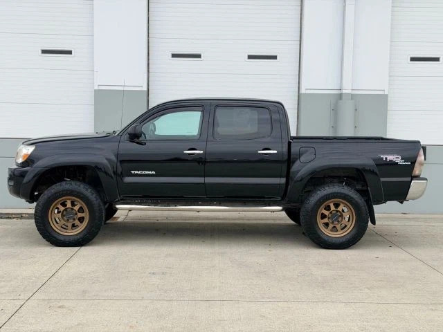 2011 Toyota Tacoma Double Cab TRD Off-Road – 6 Speed Manual & Lifted