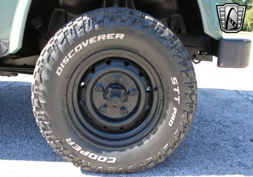 Keswick Green 1991 Land Rover Defender  200tdi 4 Cylinder 5 Speed Manual