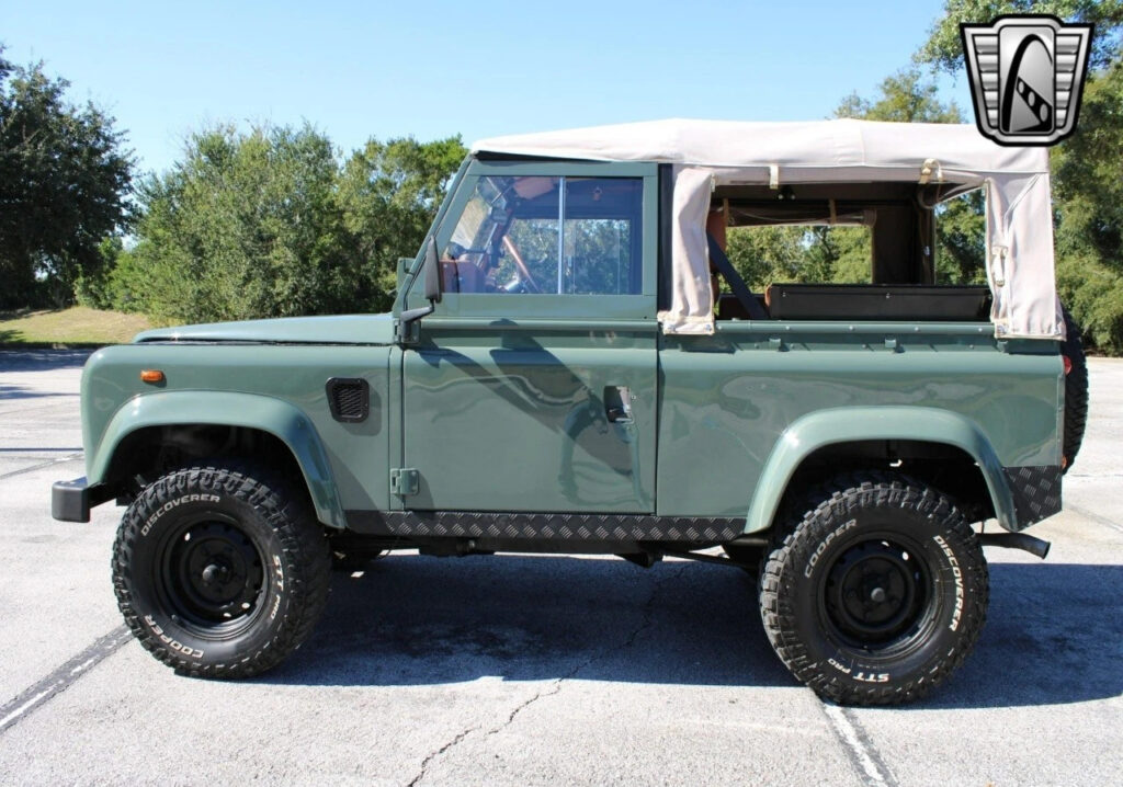 Keswick Green 1991 Land Rover Defender  200tdi 4 Cylinder 5 Speed Manual