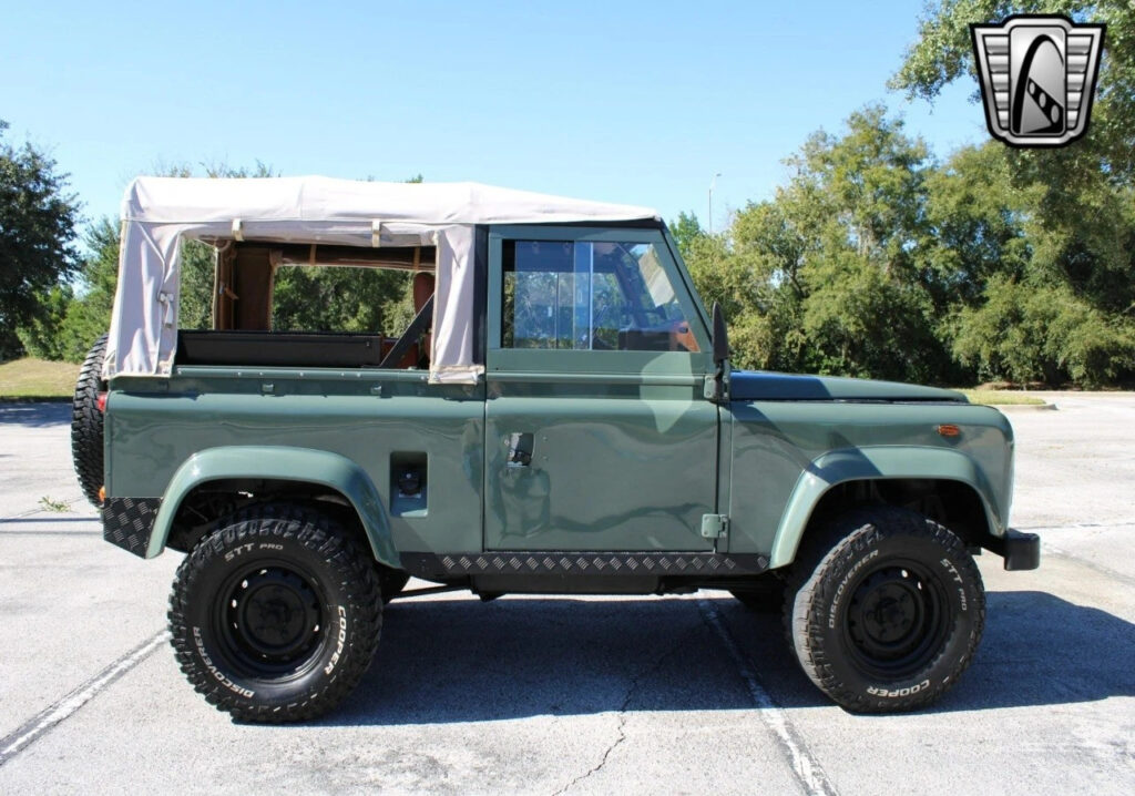 Keswick Green 1991 Land Rover Defender  200tdi 4 Cylinder 5 Speed Manual